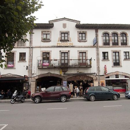 Pension Plaza Del Ayuntamiento Hotel Cangas de Onis Exterior photo