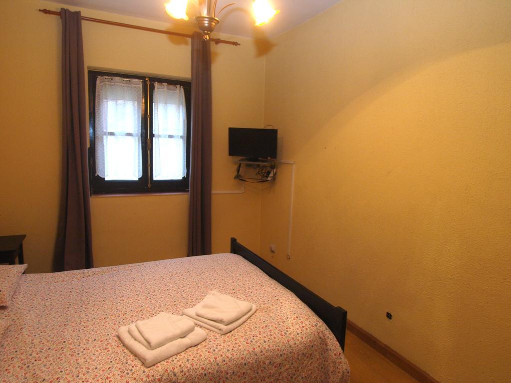 Pension Plaza Del Ayuntamiento Hotel Cangas de Onis Room photo