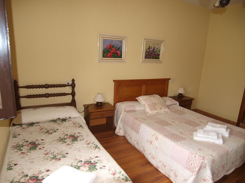 Pension Plaza Del Ayuntamiento Hotel Cangas de Onis Room photo