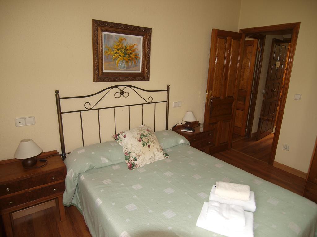 Pension Plaza Del Ayuntamiento Hotel Cangas de Onis Room photo